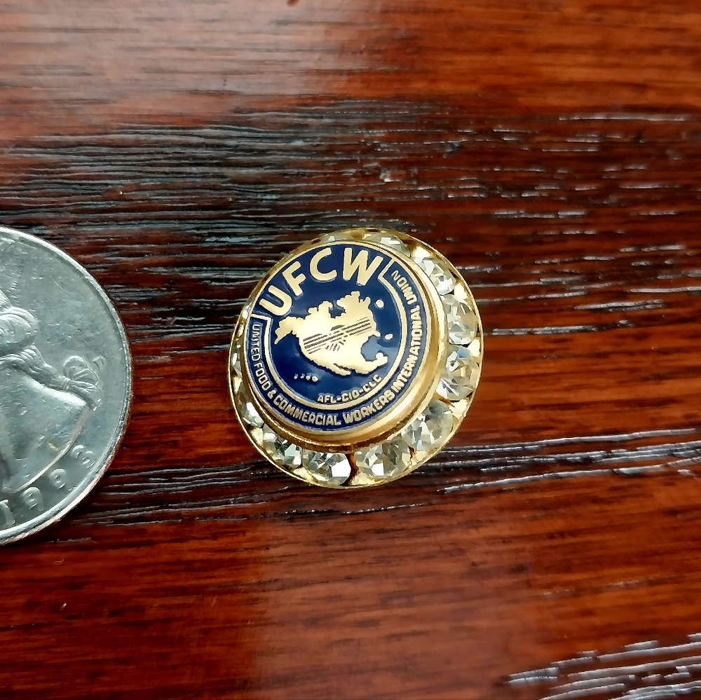 Mid-century Vintage United Food and Commercial Workers Union UFCW Pin Lapel Pin - Picture 3 of 6